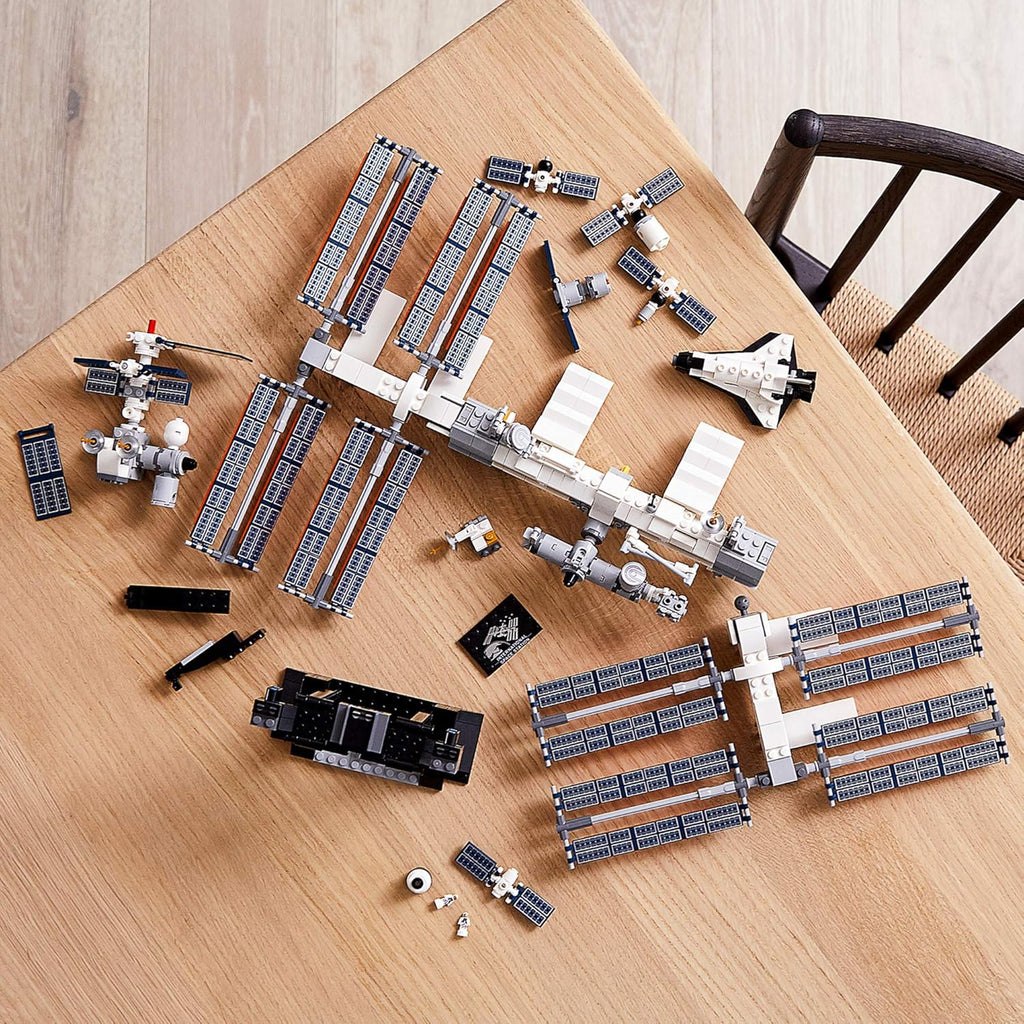 LEGO International Space Station Building Kit (864 Pieces) Q256