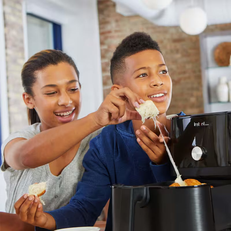 Black 6 qt. Air Fryer O2199
