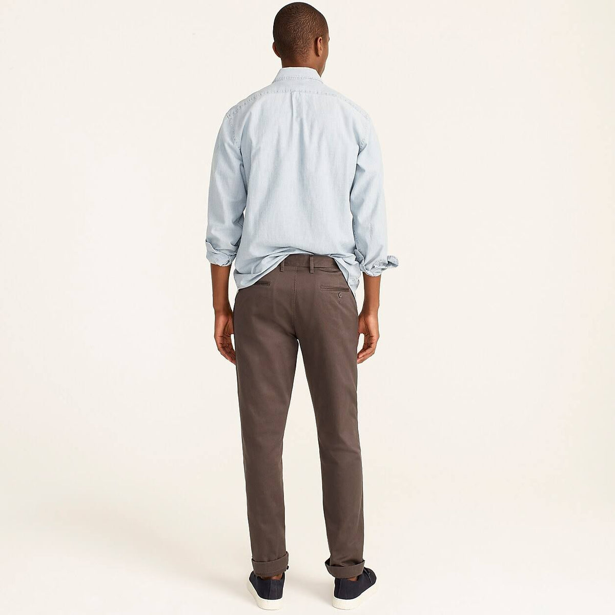 Men's Straight-Fit Stretch Chino Pant Q17338